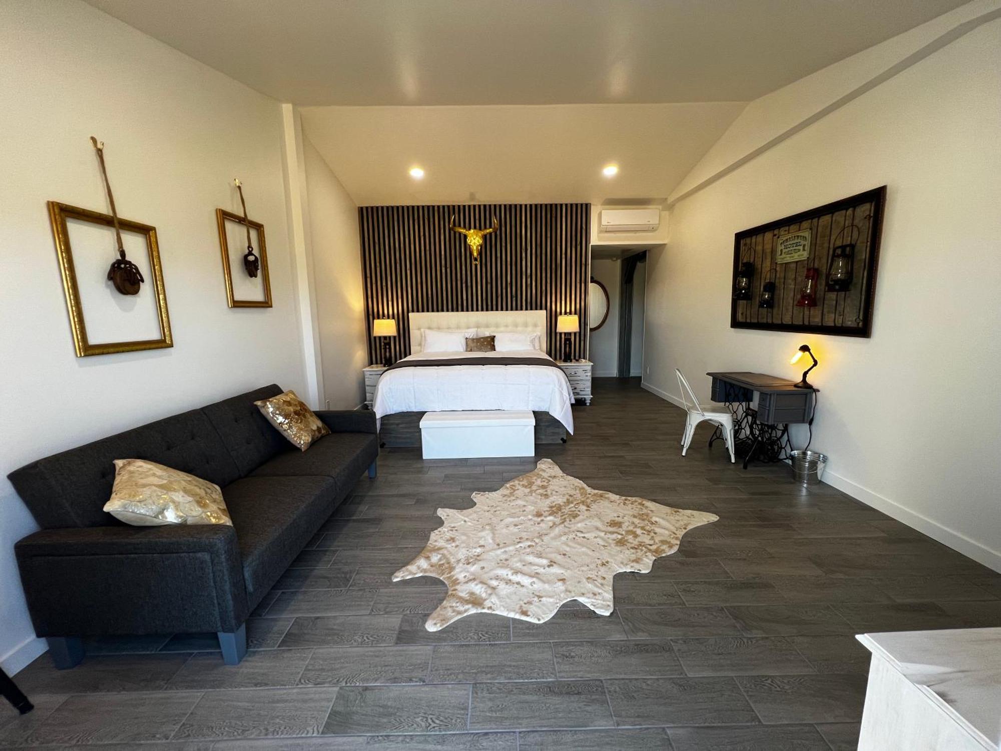 Blue Cow Guest Farm Hotel Cornville Exterior photo