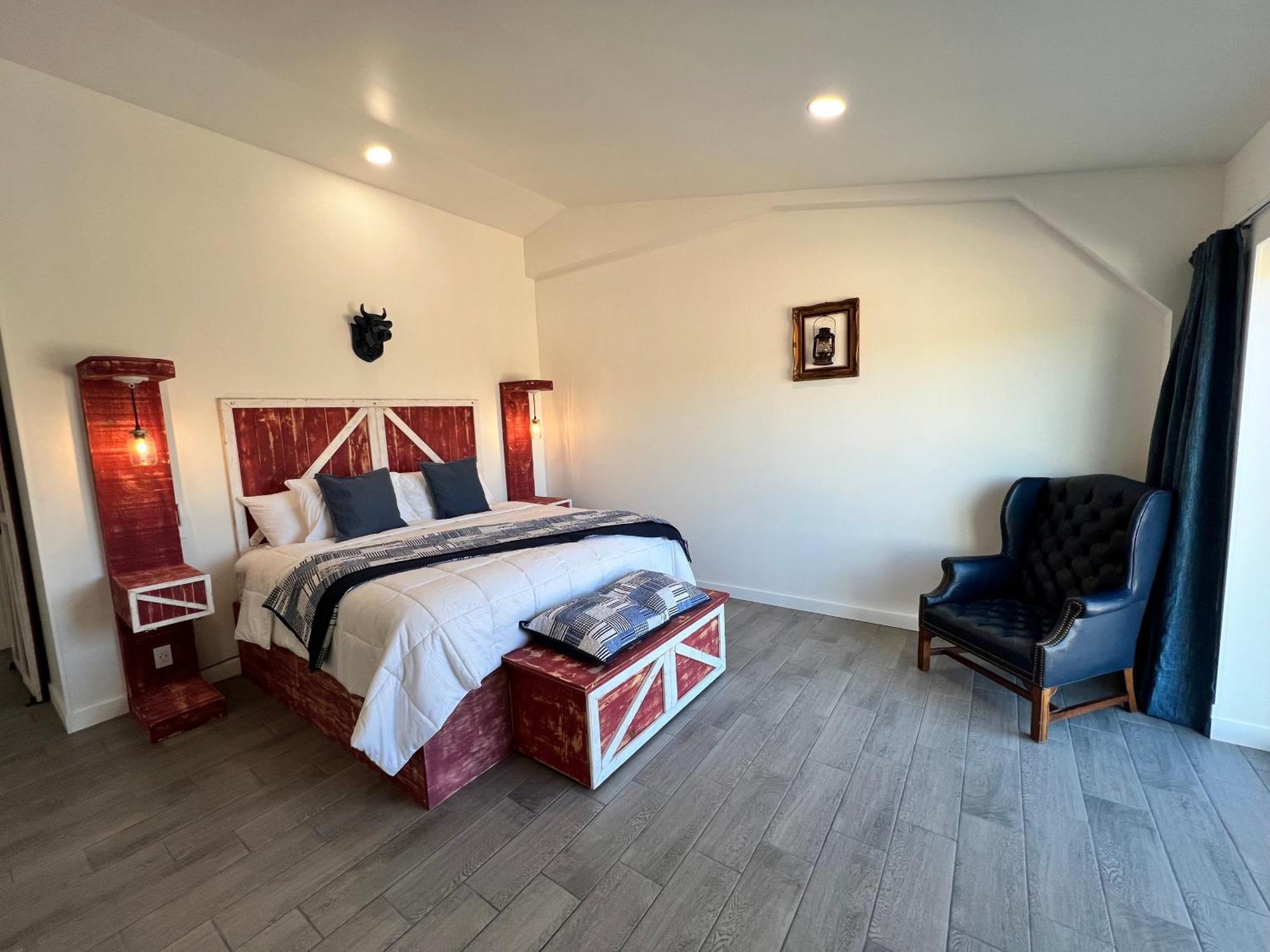 Blue Cow Guest Farm Hotel Cornville Exterior photo