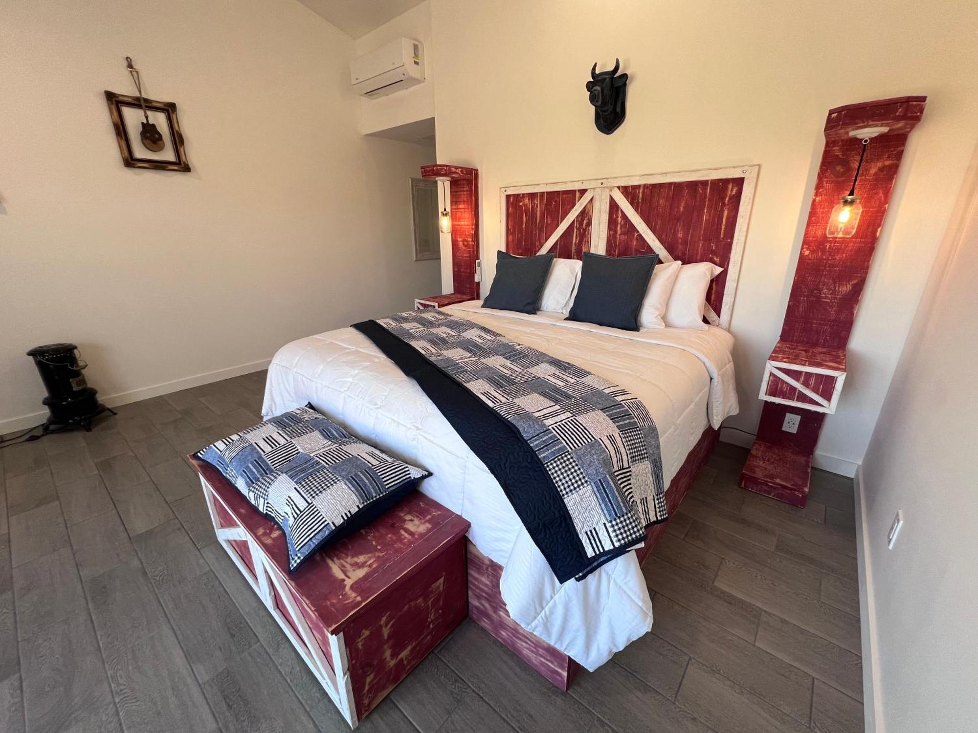 Blue Cow Guest Farm Hotel Cornville Exterior photo