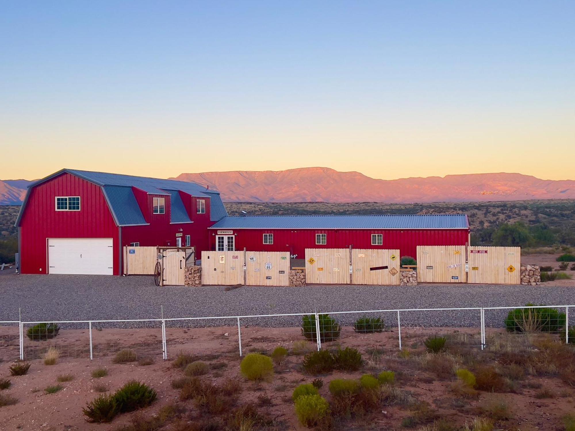Blue Cow Guest Farm Hotel Cornville Exterior photo