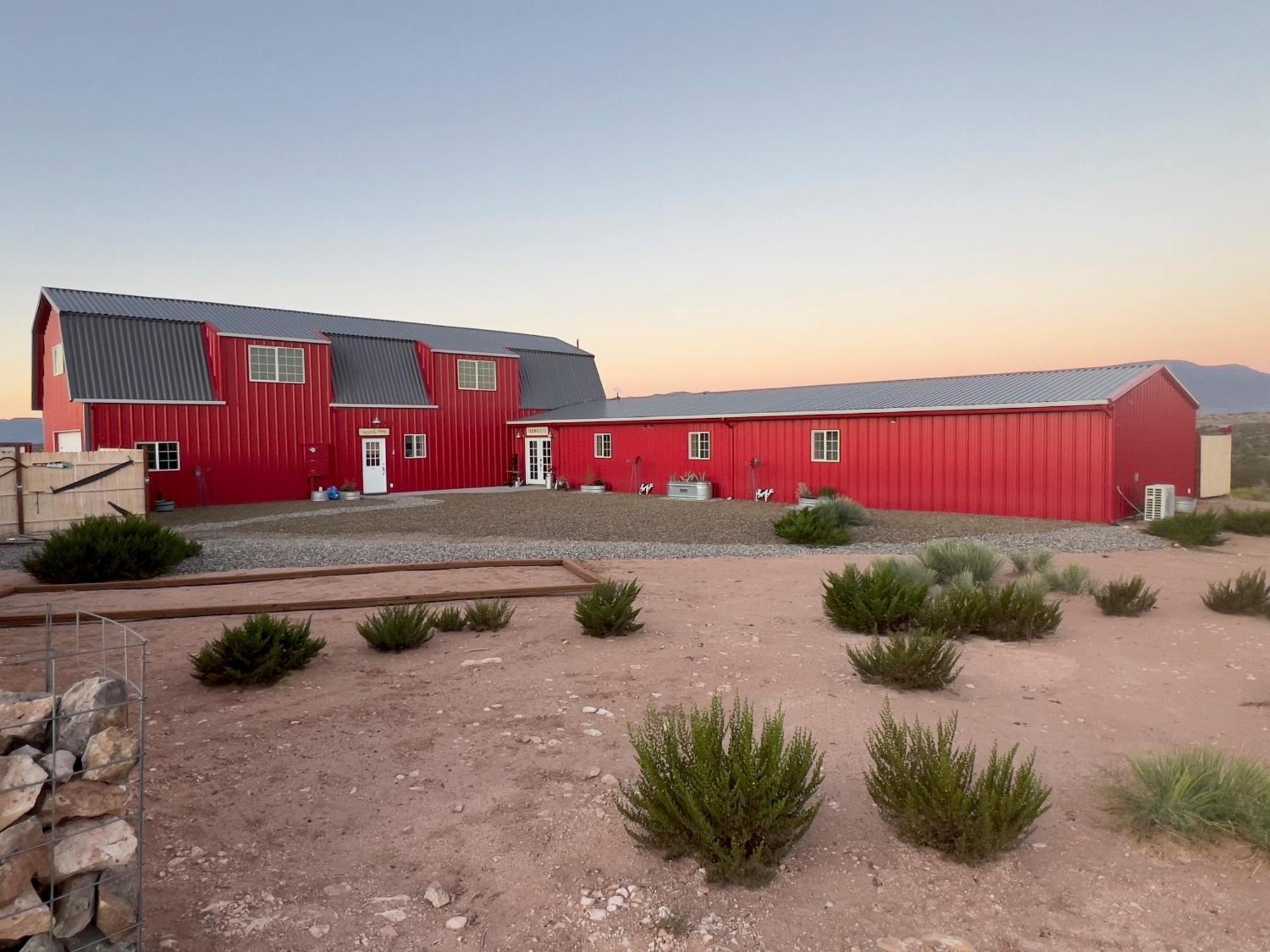 Blue Cow Guest Farm Hotel Cornville Exterior photo